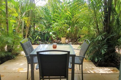 Macrossan Street Garden View Apartment